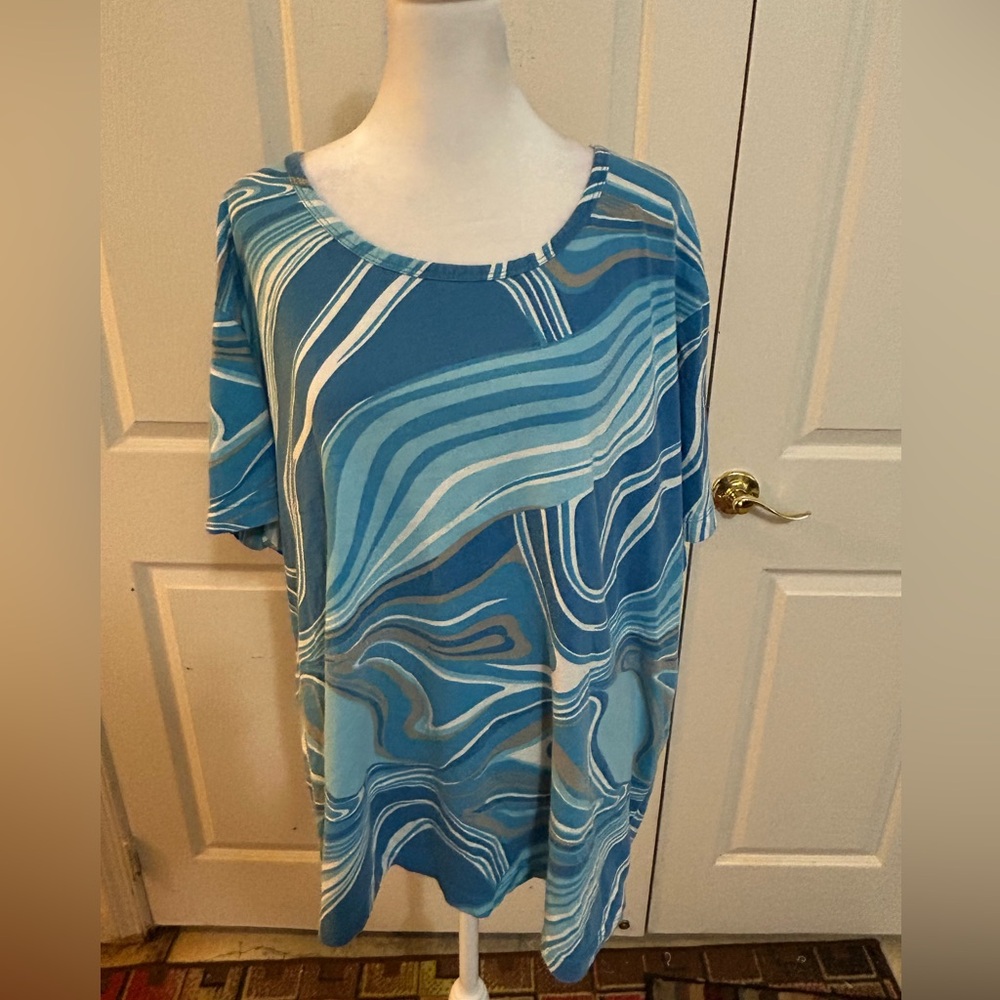 Sara Morgan swirly blue, white, and gray tee, 3X